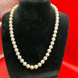 Source Unknown Elegant White Pearl Necklace